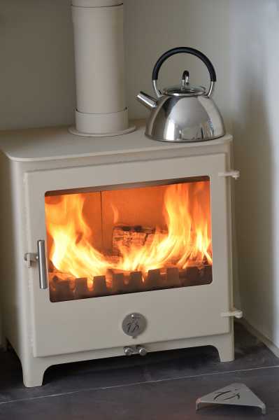 Penguin 8 in almond (c) Dyfi Fire